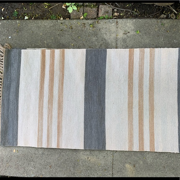 Long Rug! - Picture 3 of 3